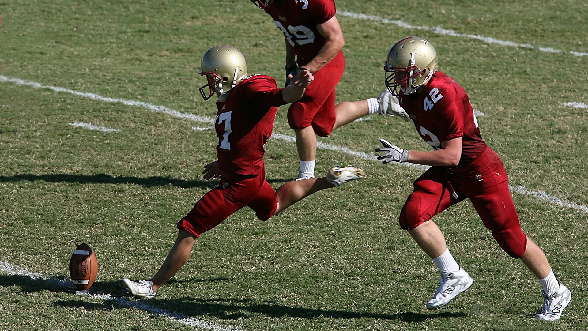 乔治狂砍30分，湖人季前赛轻取四川金强