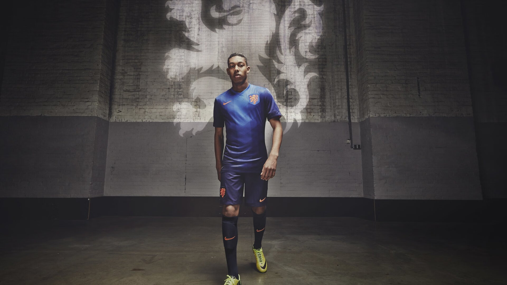 塞恩斯最后一圈绝杀！阿斯顿马丁险胜索伯关键战役